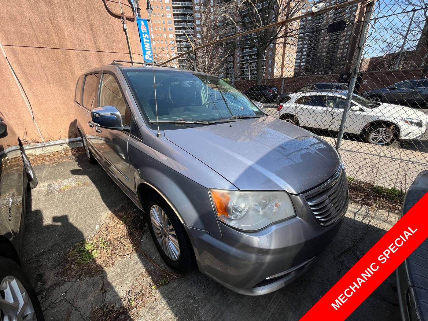 2013 Chrysler Town & Country Limited — Minivan — 136,840 mi — Forest Hills, NY