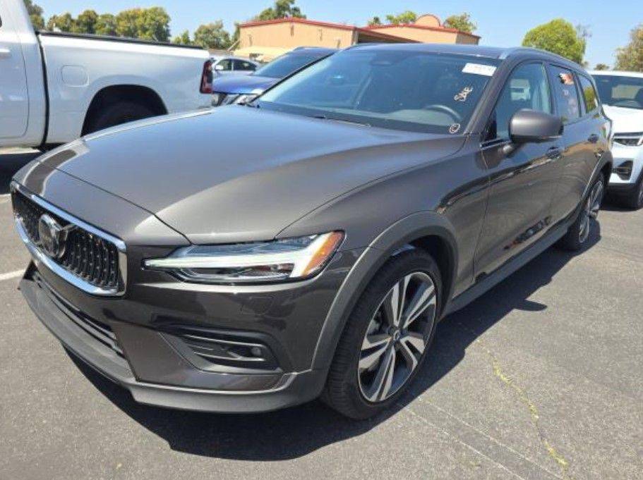 2025 Volvo V60 Cross Country Plus — Wagon — 20,571 mi — Houston, TX