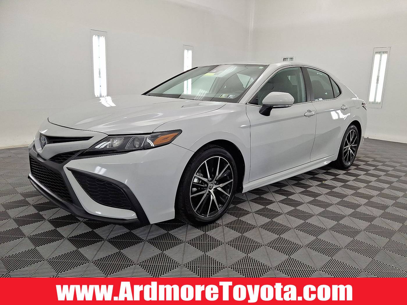 2024 Toyota Camry Hybrid SE — Sedan — 33,218 mi — Ardmore, PA