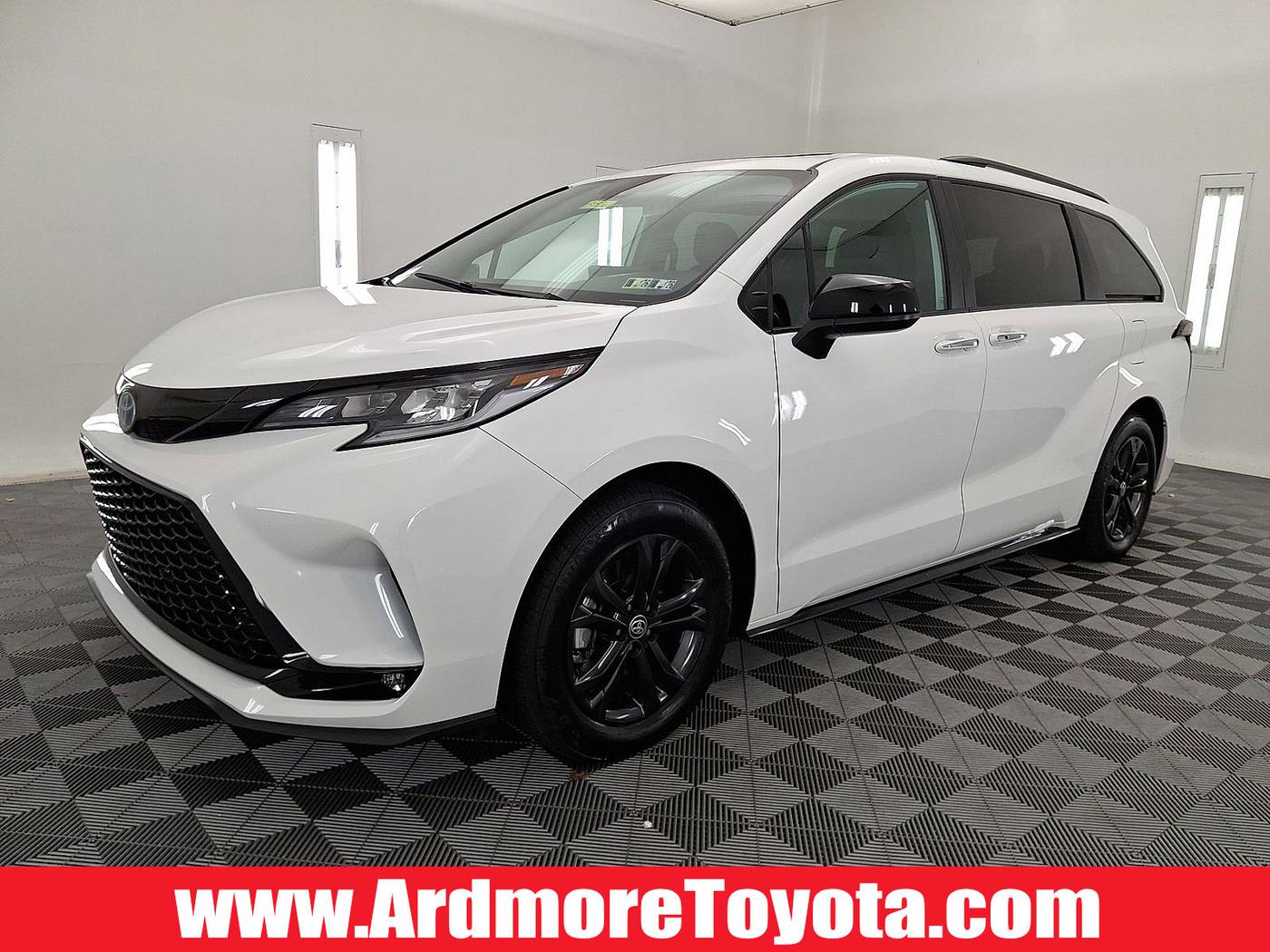 2025 Toyota Sienna XSE — Minivan — 3,777 mi — Ardmore, PA