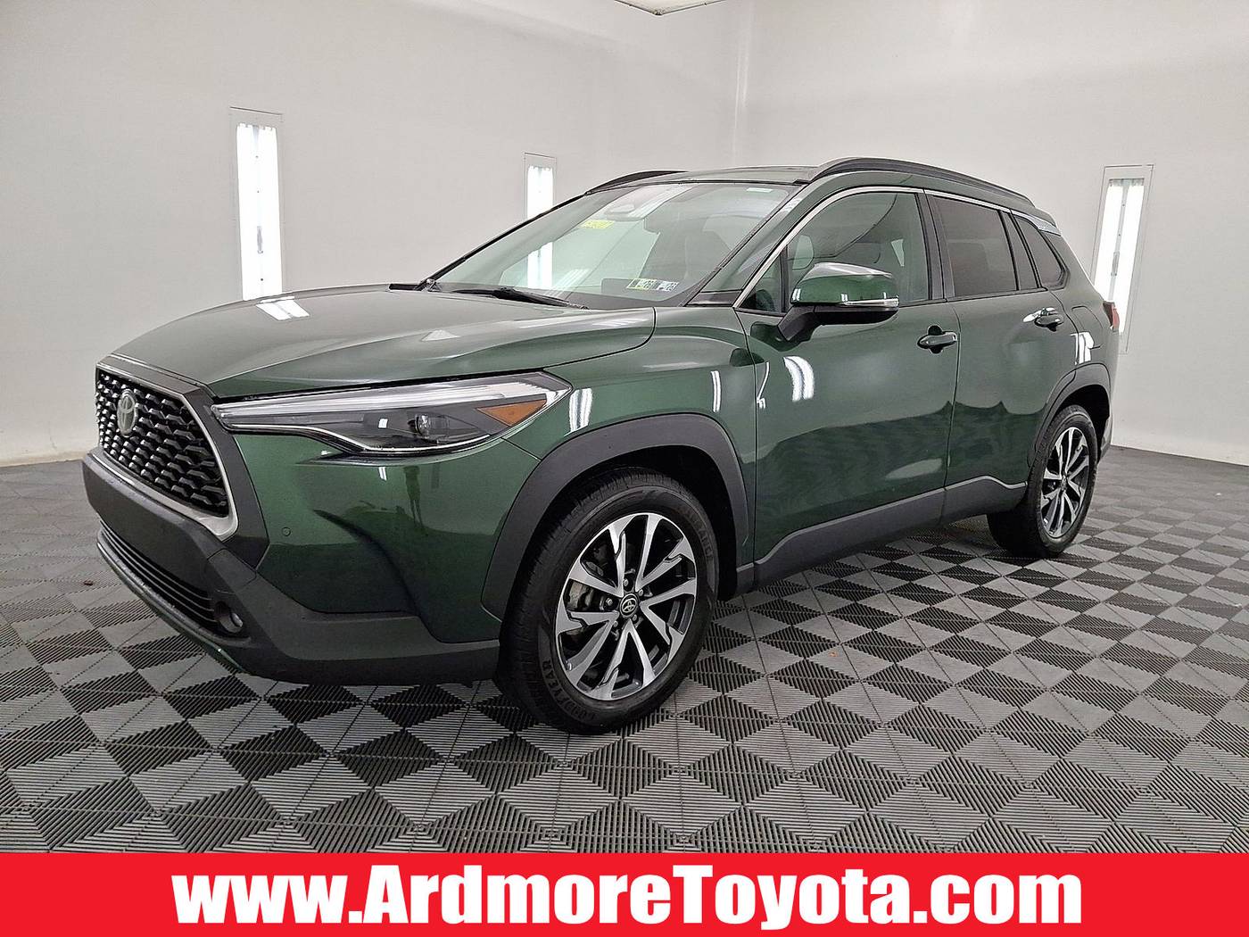 2024 Toyota Corolla Cross XLE — SUV — 13,996 mi — Ardmore, PA