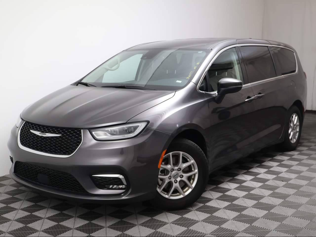 2023 Chrysler Pacifica Touring L — Minivan — 55,105 mi — Yuma, AZ