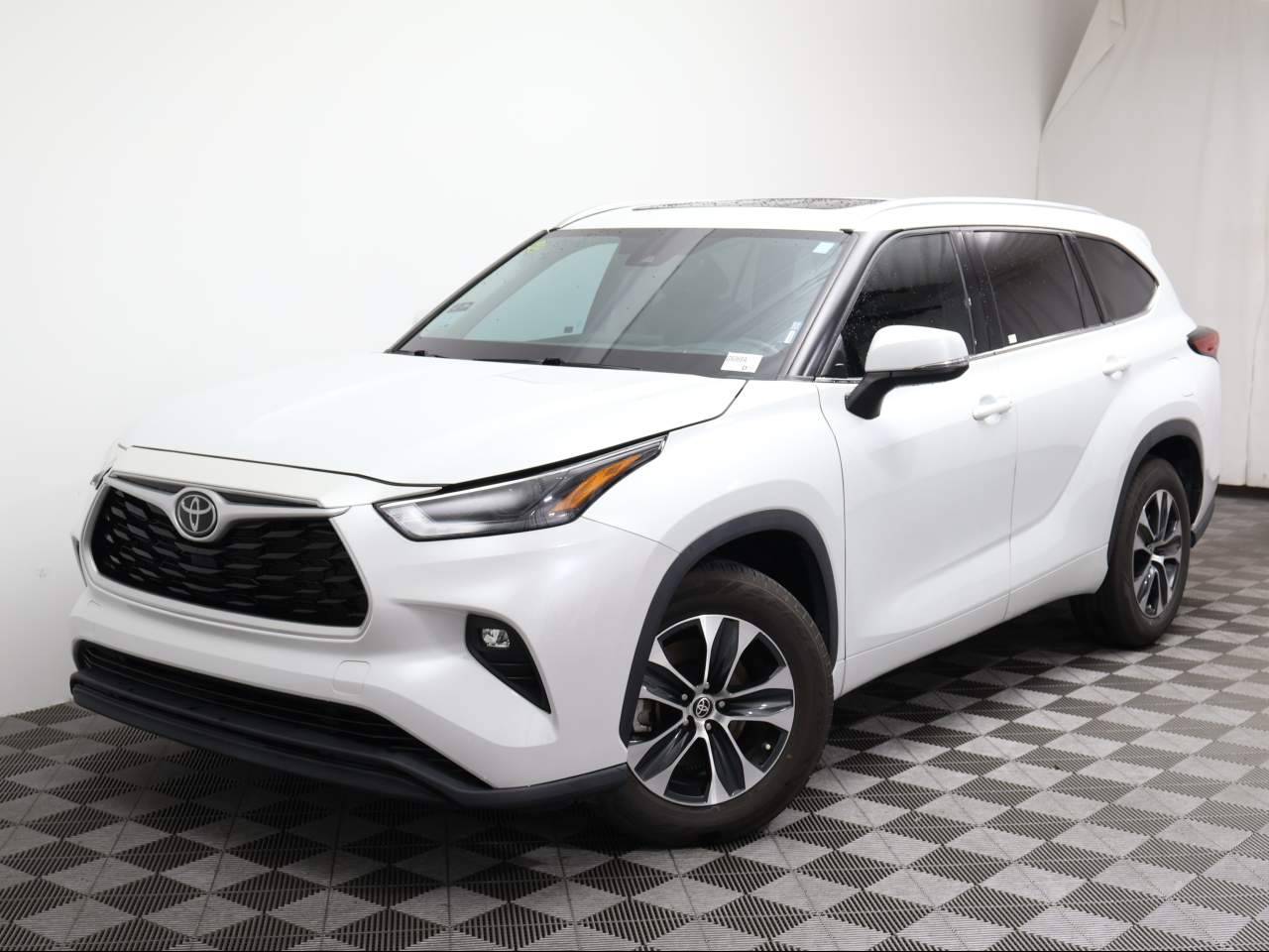 2022 Toyota Highlander XLE — SUV — 27,715 mi — Yuma, AZ
