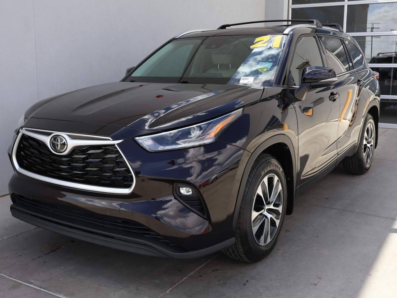 2021 Toyota Highlander XLE — SUV — 24,499 mi — Yuma, AZ