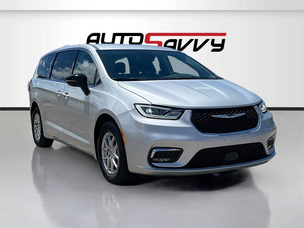 2024 Chrysler Pacifica Touring L — Minivan — 9,770 mi — Santa Fe, NM