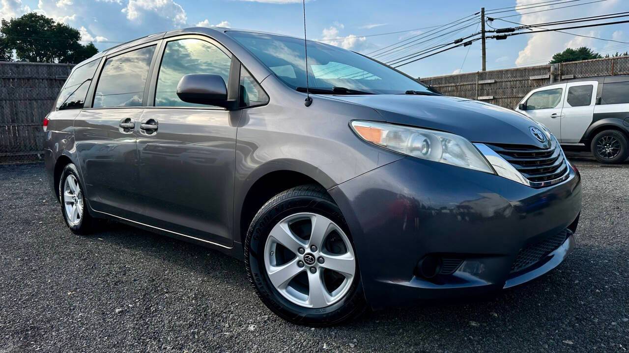 2013 Toyota Sienna LE — Minivan — 152,559 mi — Winchester, VA