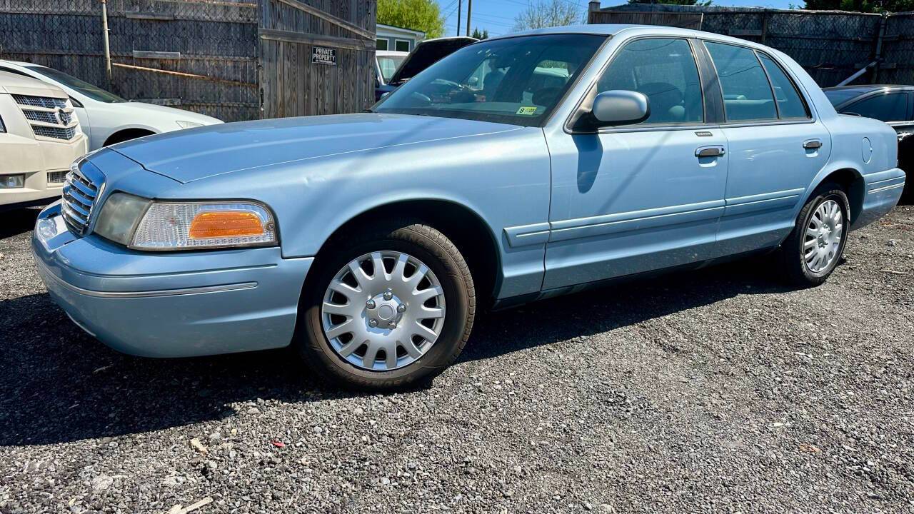 2000 Ford Crown Victoria Base — Sedan — 124,438 mi — Winchester, VA