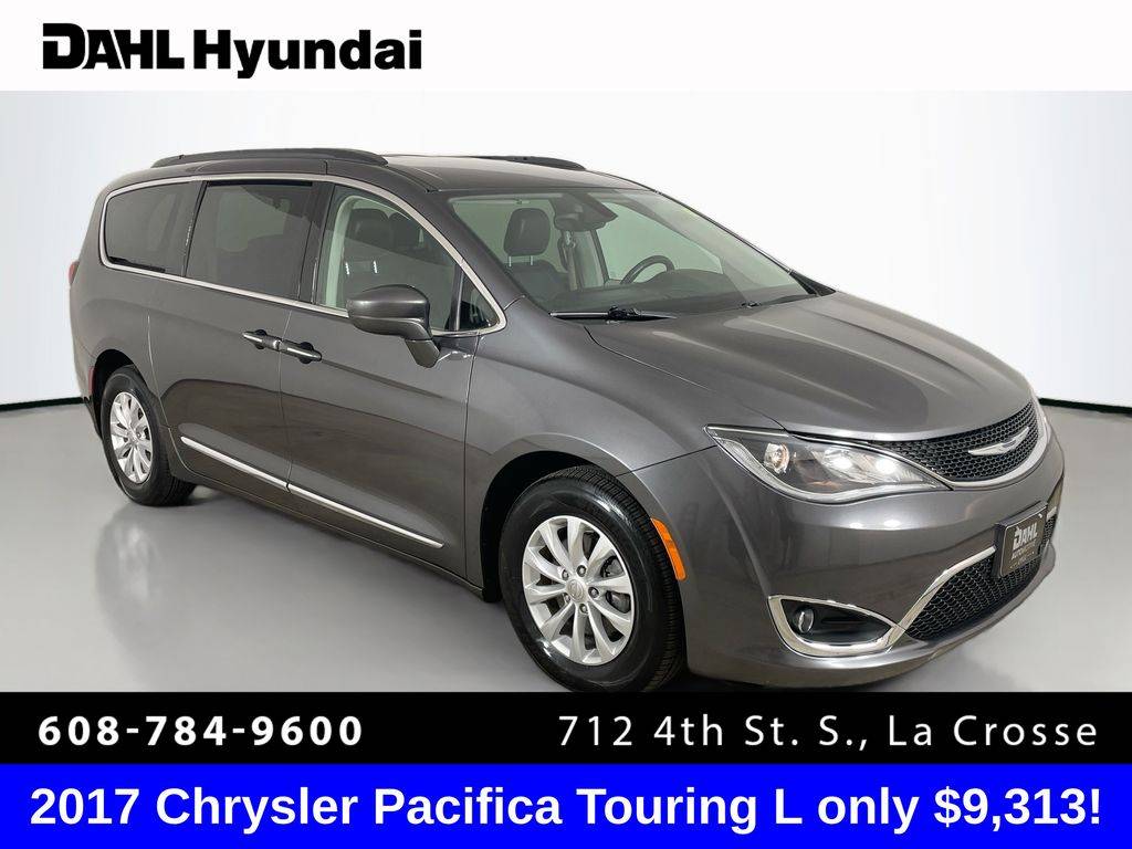 2017 Chrysler Pacifica Touring L — Minivan — 174,973 mi — La Crosse, WI