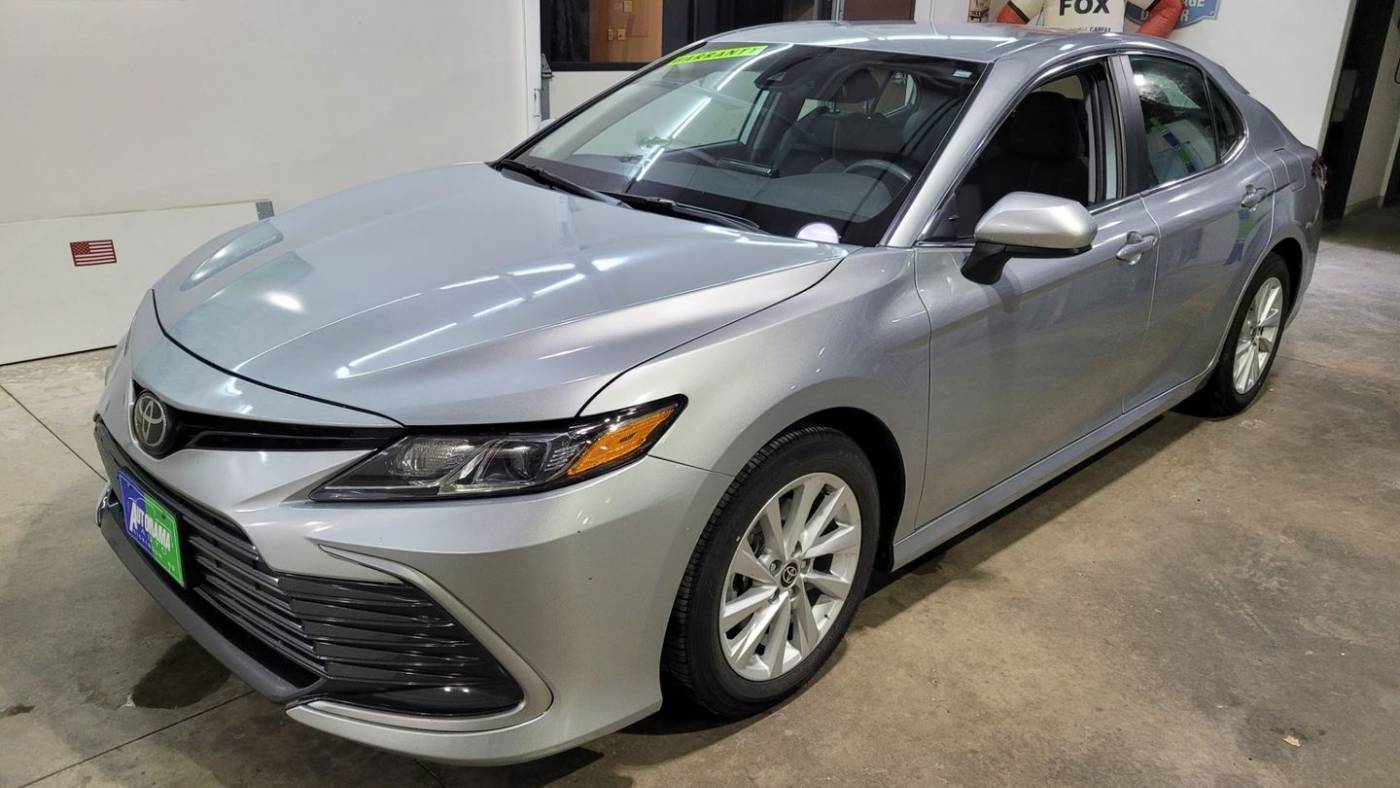 2021 Toyota Camry LE — Sedan — 35,700 mi — Dickinson, ND