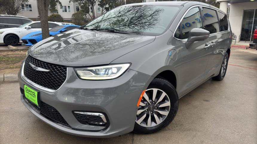 2022 Chrysler Pacifica Hybrid Touring L — Minivan — 81,324 mi — Austin, TX