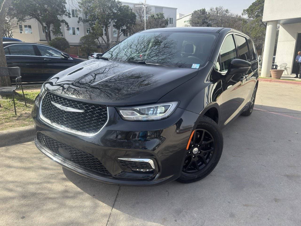 2023 Chrysler Pacifica Touring L — Minivan — 67,947 mi — Austin, TX