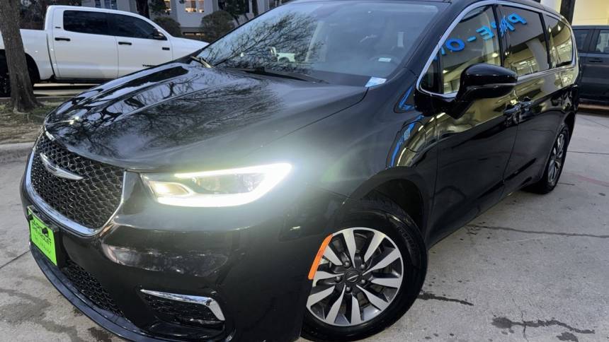 2022 Chrysler Pacifica Hybrid Touring L — Minivan — 84,010 mi — Austin, TX