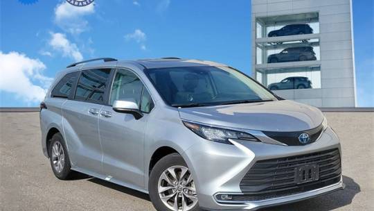 2023 Toyota Sienna XLE — Minivan — 30,484 mi — Fort Wright, KY