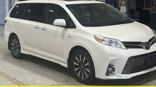 2019 Toyota Sienna XLE Premium — Minivan — 41,337 mi — Grayslake, IL