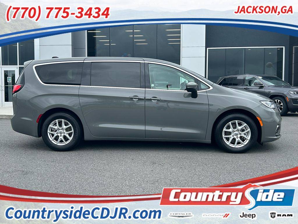2023 Chrysler Pacifica Touring L — Minivan — 70,933 mi — Jackson, GA