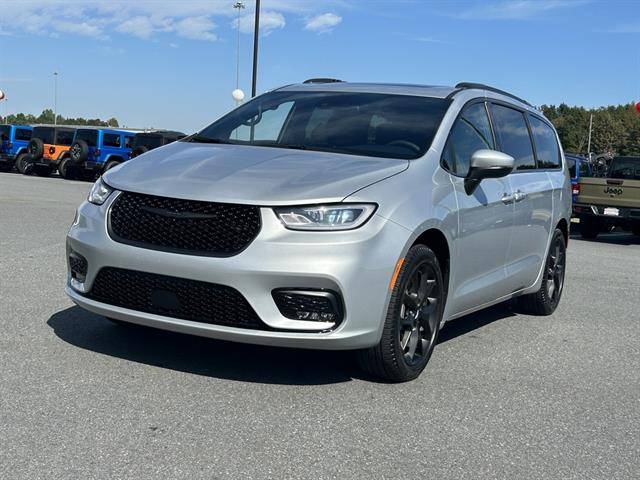 2023 Chrysler Pacifica Touring L — Minivan — 7,154 mi — Jackson, GA