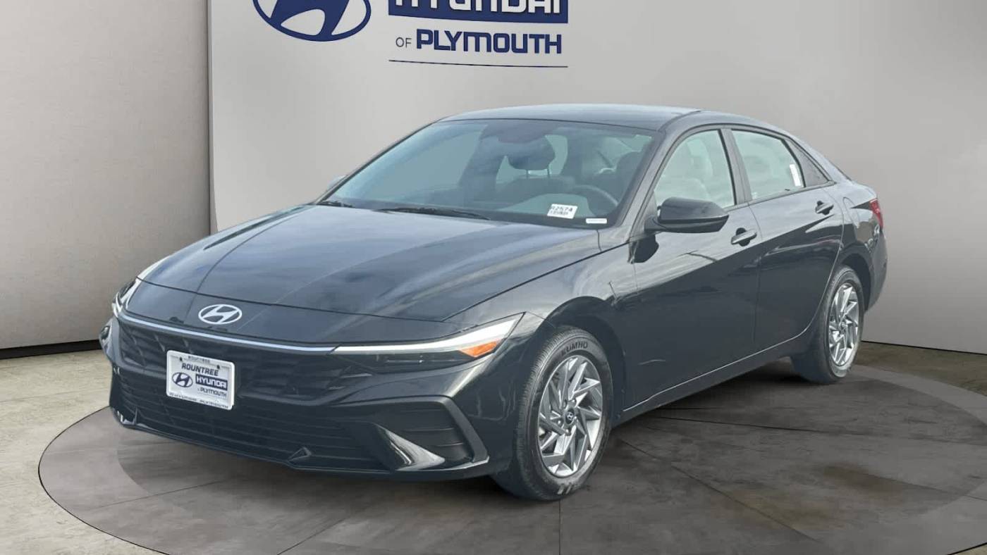 2024 Hyundai Elantra Hybrid Blue — Sedan — 6,415 mi — Plymouth, MA