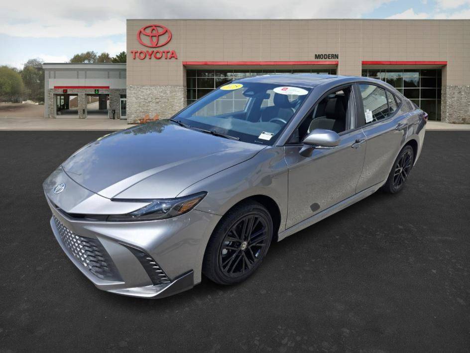 2025 Toyota Camry SE — Sedan — 13,969 mi — Boone, NC