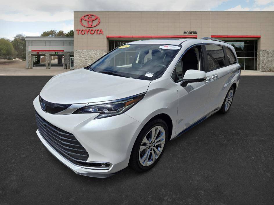 2024 Toyota Sienna Platinum — Minivan — 16,613 mi — Boone, NC