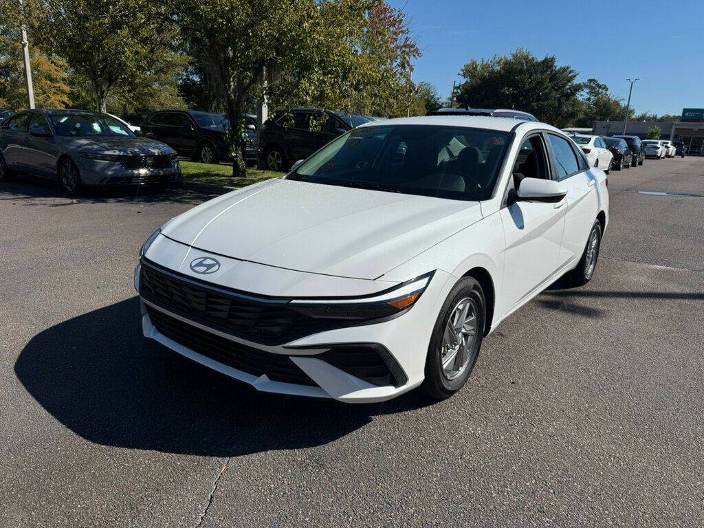 2025 Hyundai Elantra SE — Sedan — 1,027 mi — Gainesville, FL