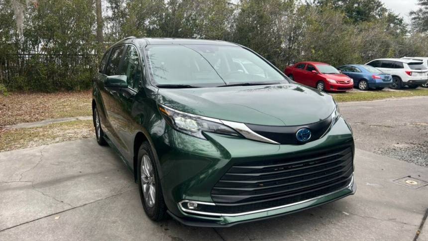 2024 Toyota Sienna XLE — Minivan — 15,338 mi — Gainesville, FL