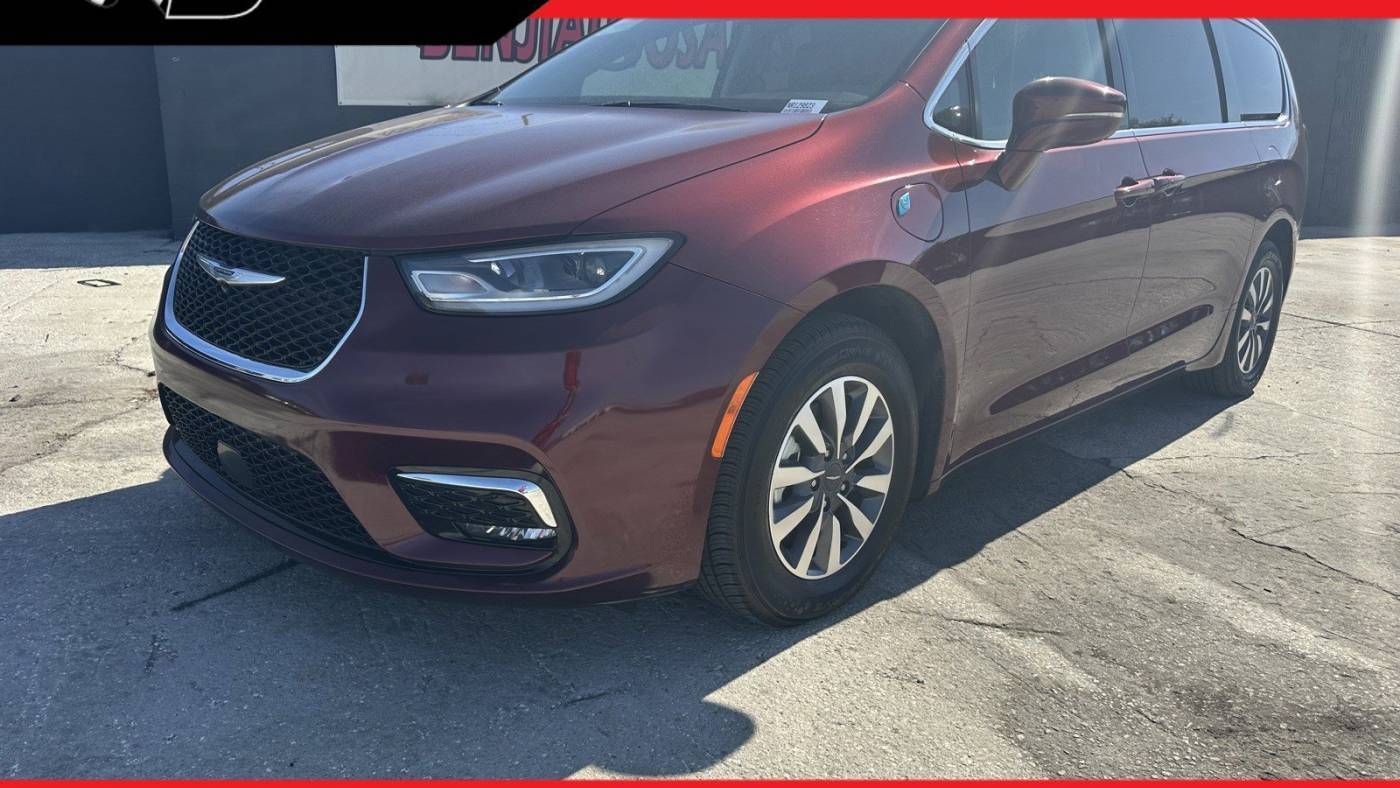 2022 Chrysler Pacifica Hybrid Touring L — Minivan — 64,435 mi — Orlando, FL