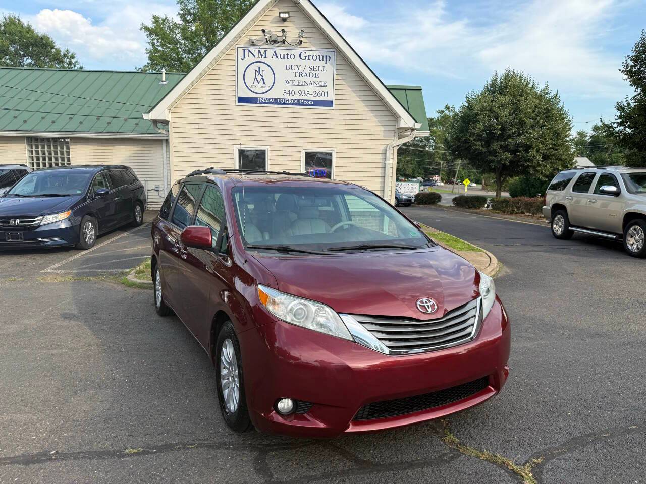 2013 Toyota Sienna XLE — Minivan — 146,037 mi — Warrenton, VA