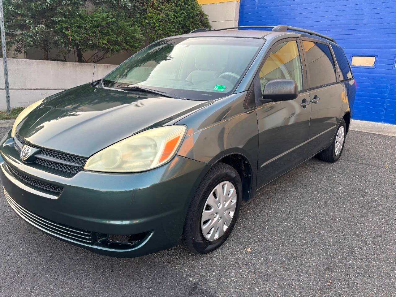 2004 Toyota Sienna LE — Minivan — 74,992 mi — Alexandria, VA