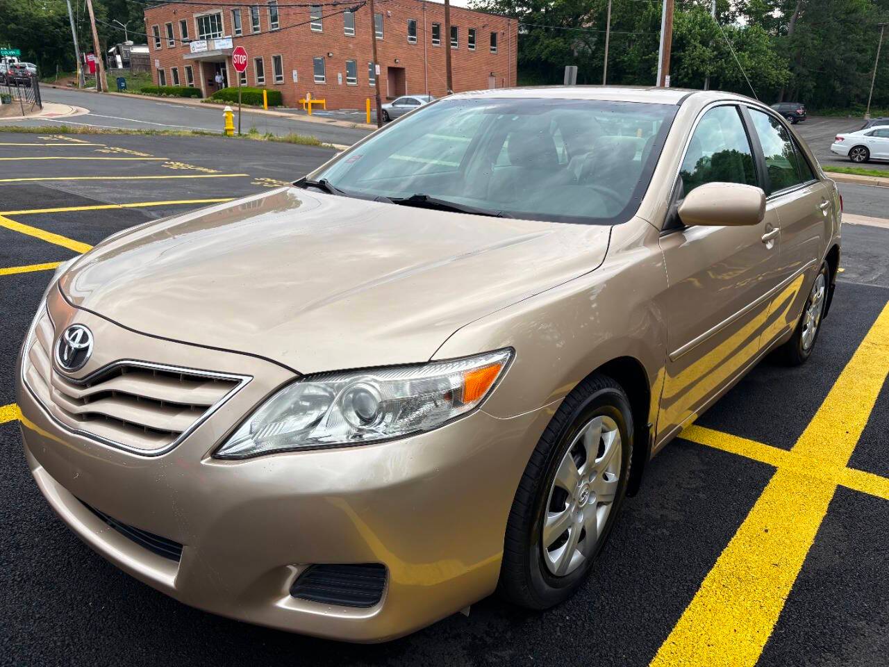 2010 Toyota Camry LE — Sedan — 76,929 mi — Alexandria, VA