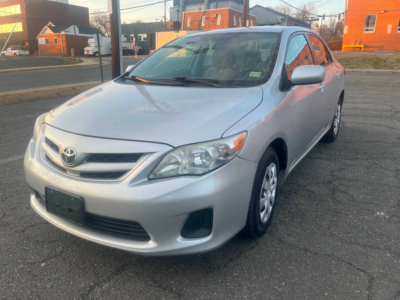2011 Toyota Corolla LE — Sedan — 121,555 mi — Alexandria, VA