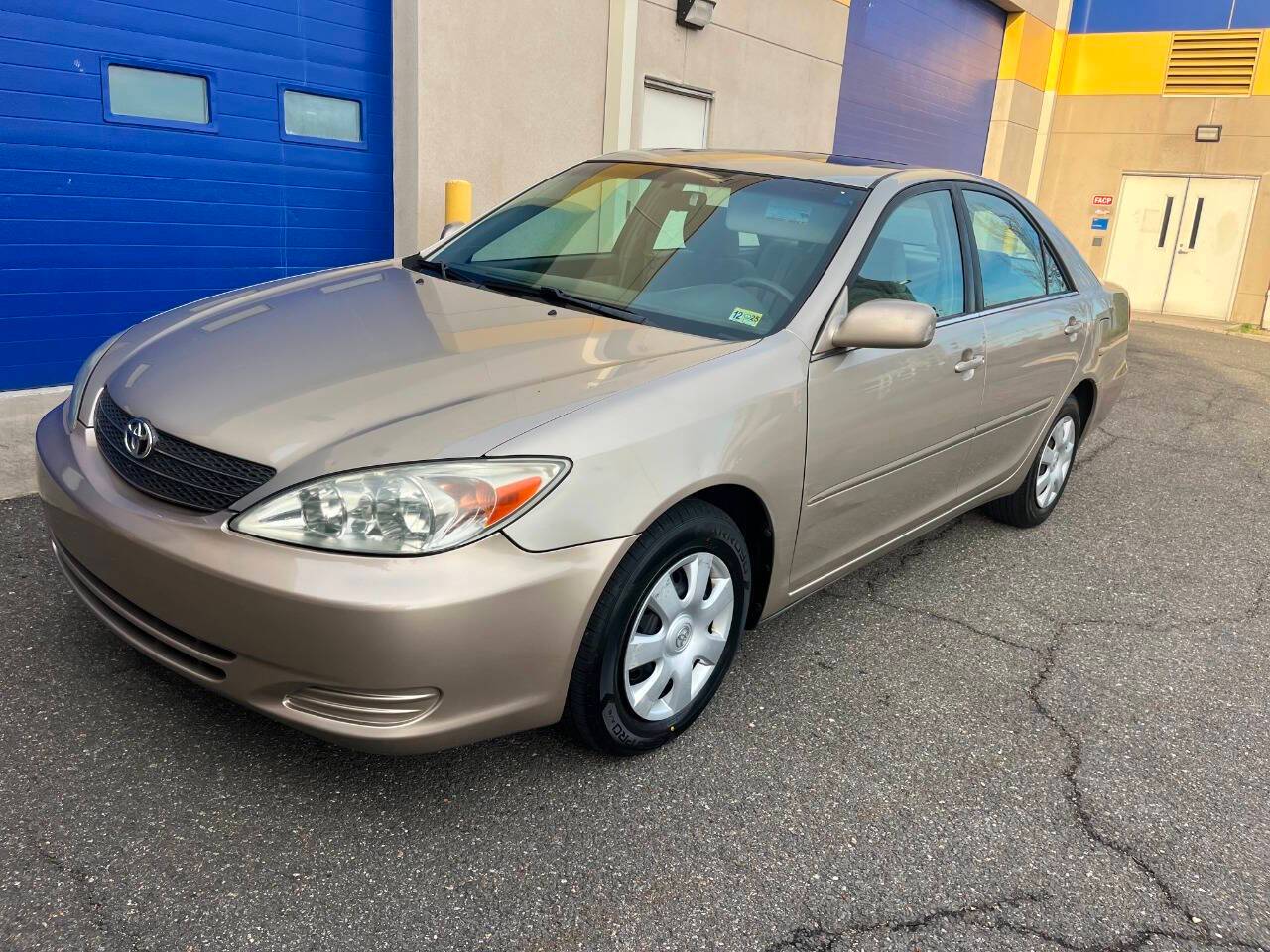 2004 Toyota Camry LE — Sedan — 71,571 mi — Alexandria, VA