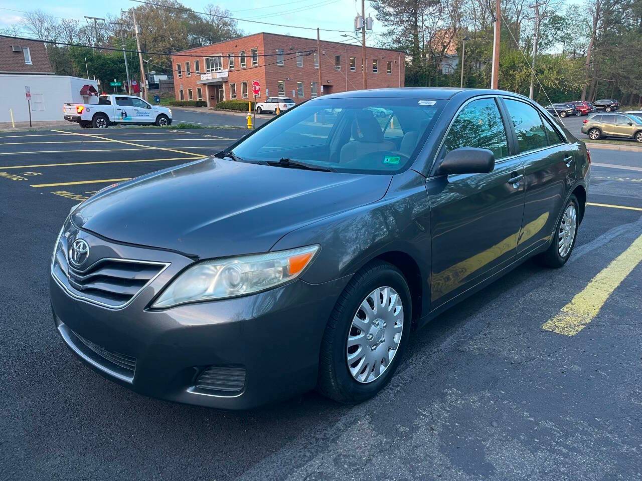 2011 Toyota Camry LE — Sedan — 124,000 mi — Alexandria, VA