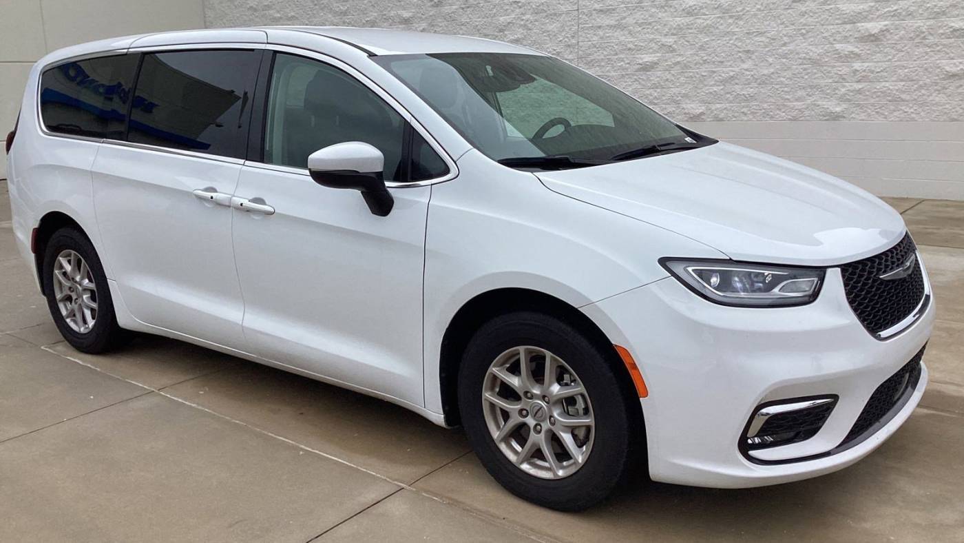 2023 Chrysler Pacifica Touring L — Minivan — 57,427 mi — Morrisville, NC