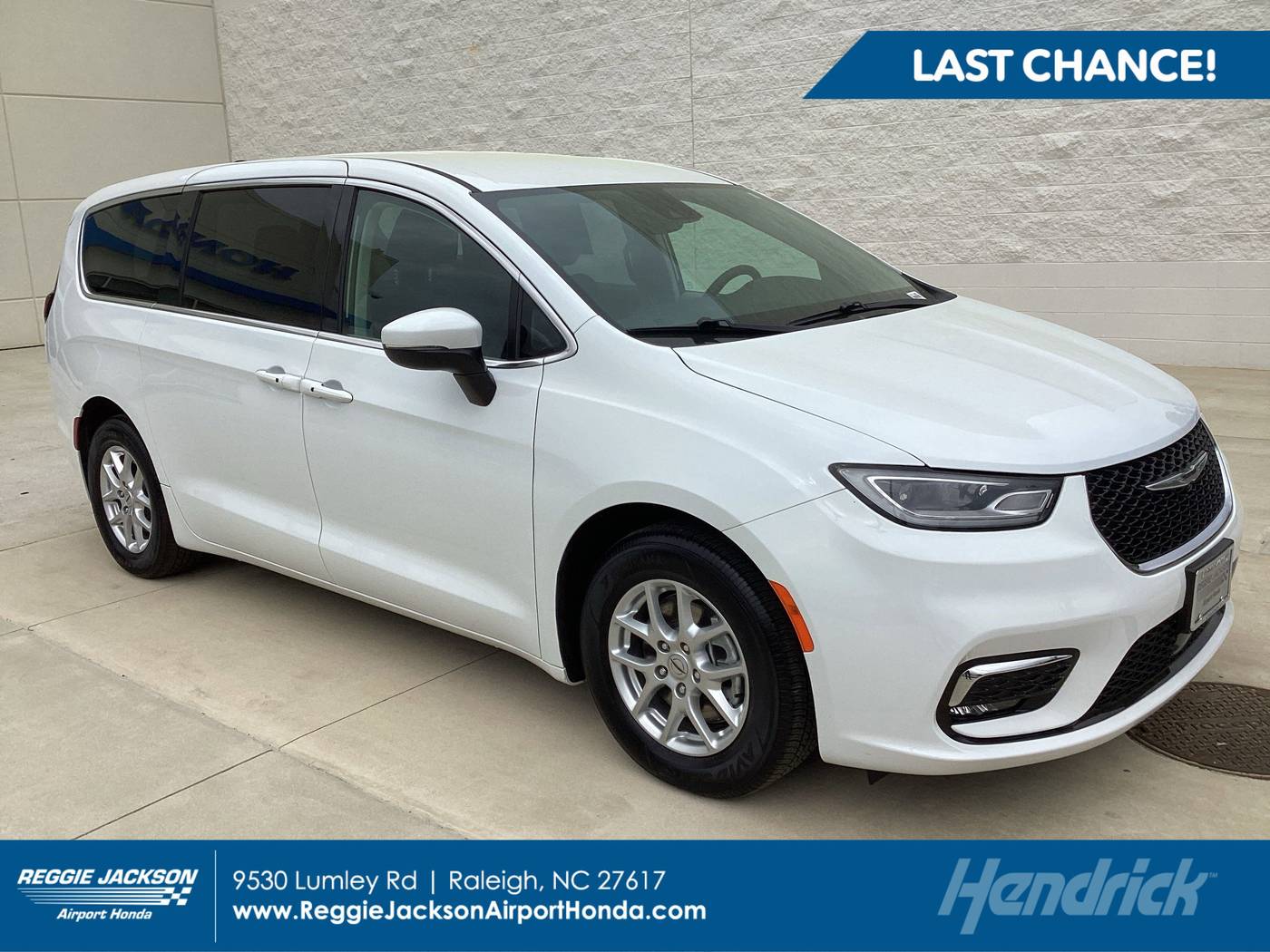 2023 Chrysler Pacifica Touring L — Minivan — 35,094 mi — Morrisville, NC