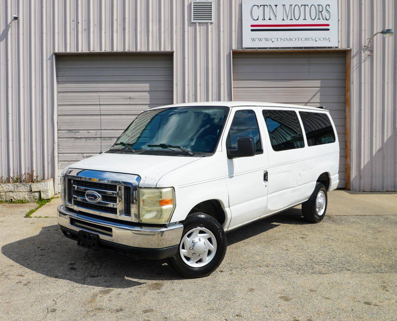 2011 Ford Econoline Wagon E-350 Super Duty XLT — Passenger Van — 112,063 mi — Houston, TX