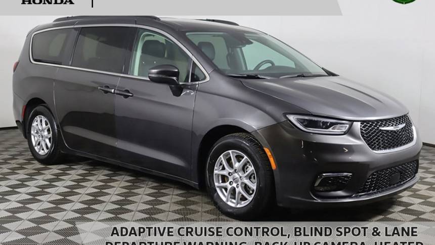 2022 Chrysler Pacifica Touring L — Minivan — 64,921 mi — Cleveland Heights, OH