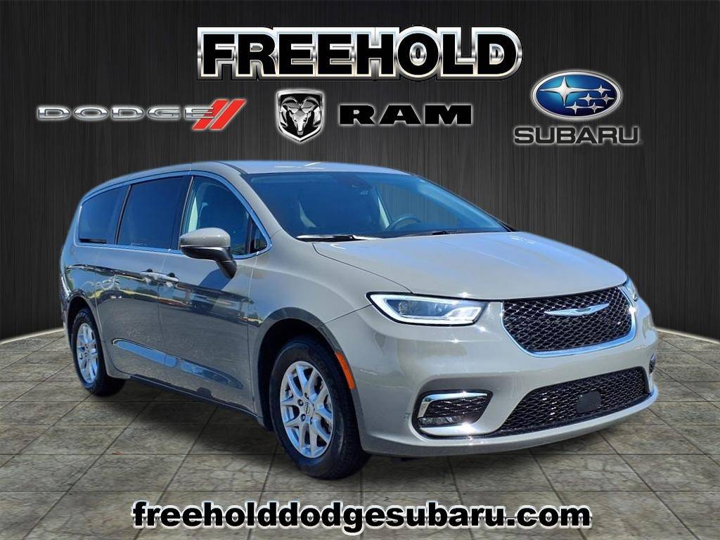 2023 Chrysler Pacifica Touring L — Minivan — 40,008 mi — Freehold, NJ