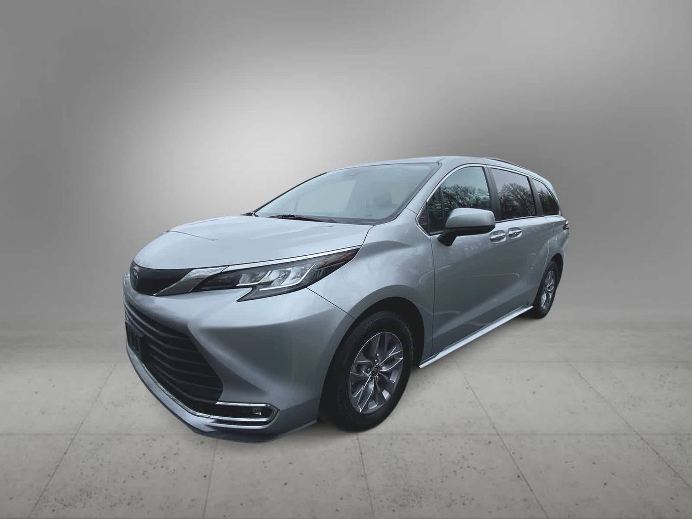 2023 Toyota Sienna XLE — Minivan — 61,591 mi — Freehold, NJ
