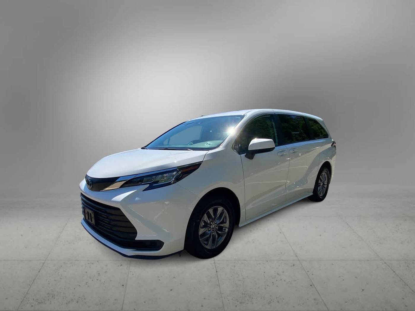 2023 Toyota Sienna LE — Minivan — 41,942 mi — Freehold, NJ