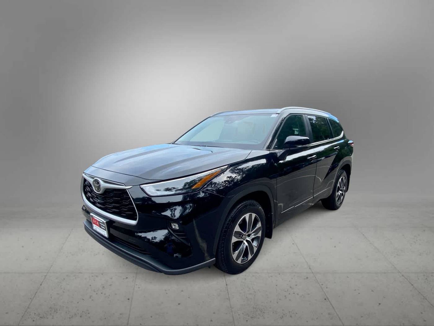 2025 Toyota Highlander XLE — SUV — 3,661 mi — Freehold, NJ