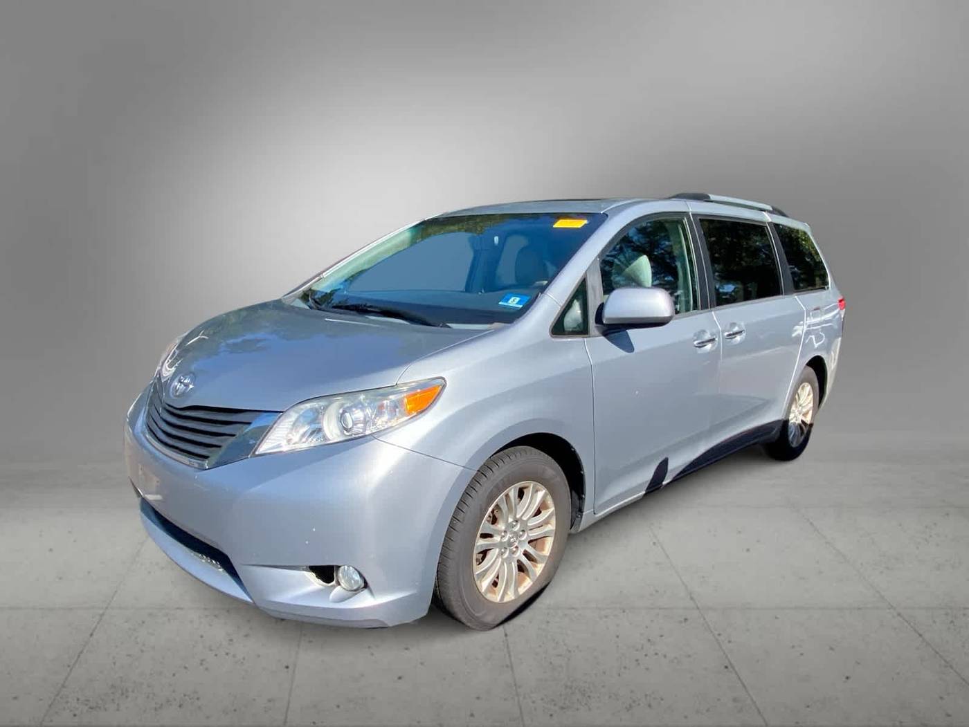 2014 Toyota Sienna XLE — Minivan — 129,136 mi — Freehold, NJ