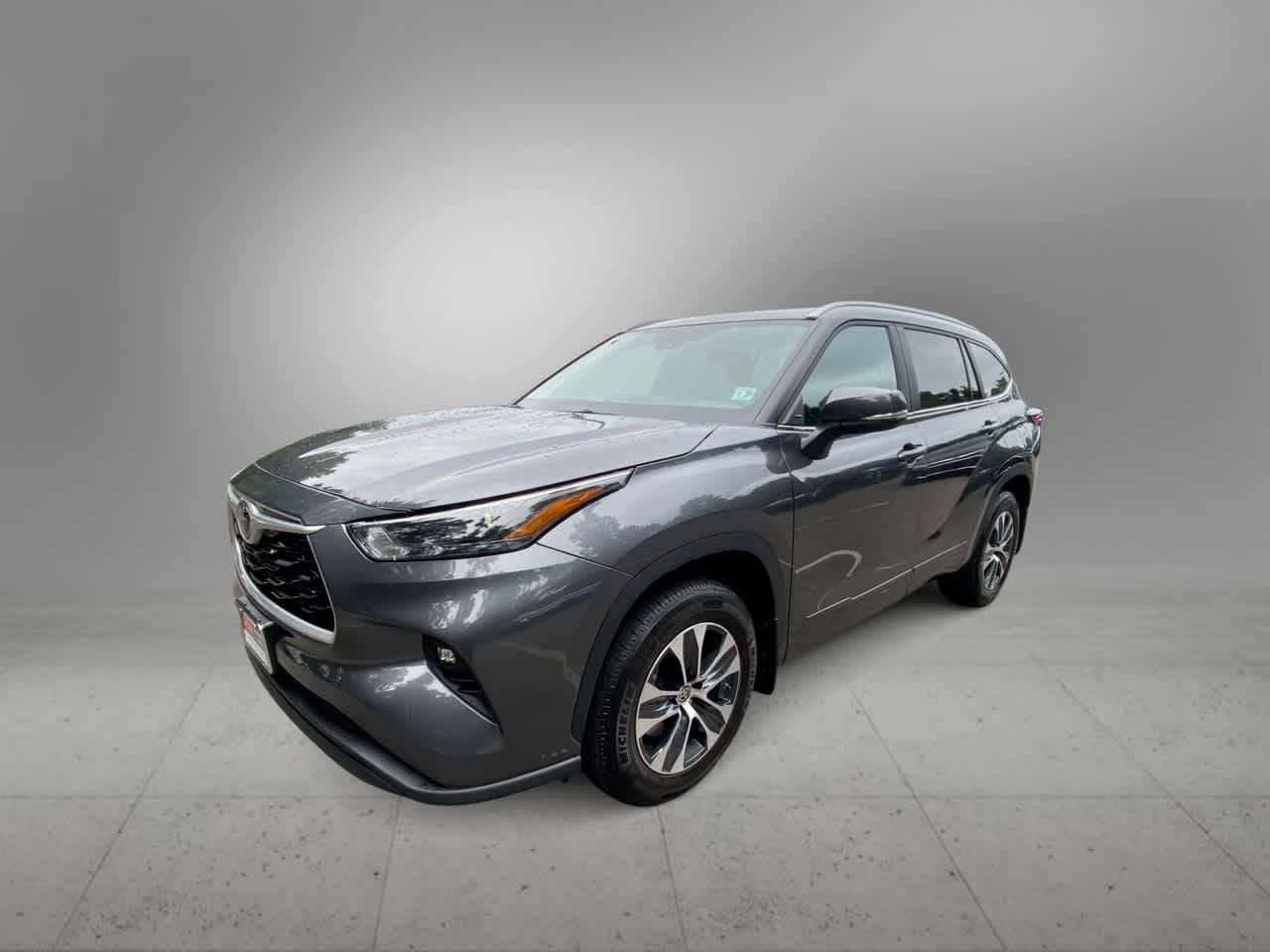 2025 Toyota Highlander XLE — SUV — 5,717 mi — Freehold, NJ