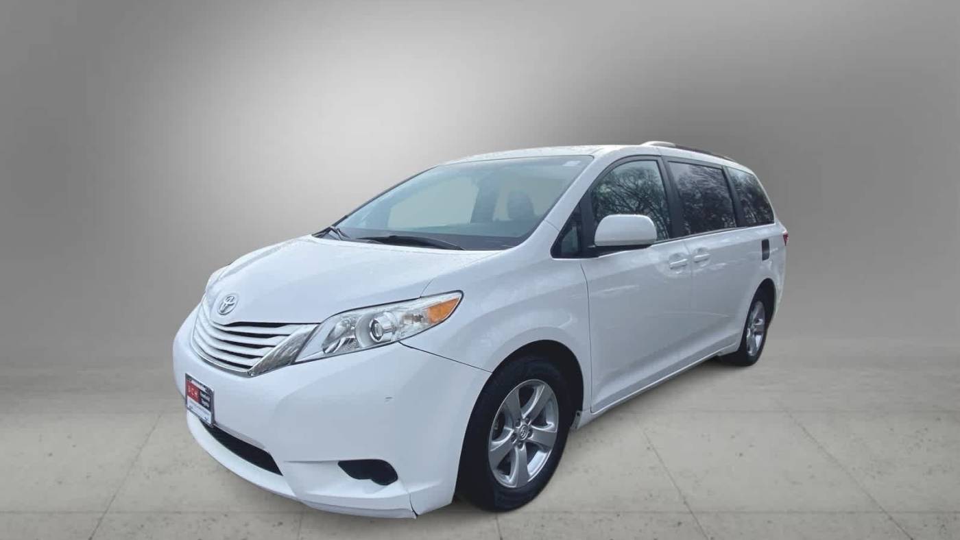 2015 Toyota Sienna LE — Minivan — 136,764 mi — Freehold, NJ