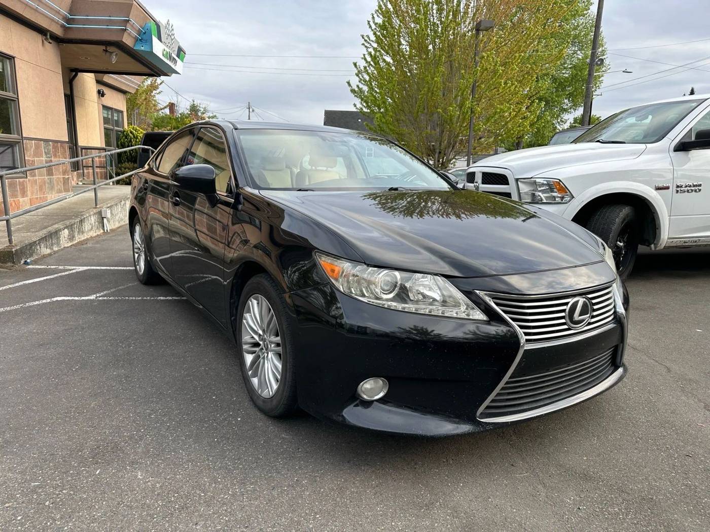 2013 Lexus ES ES 350 — Sedan — 186,000 mi — Seattle, WA