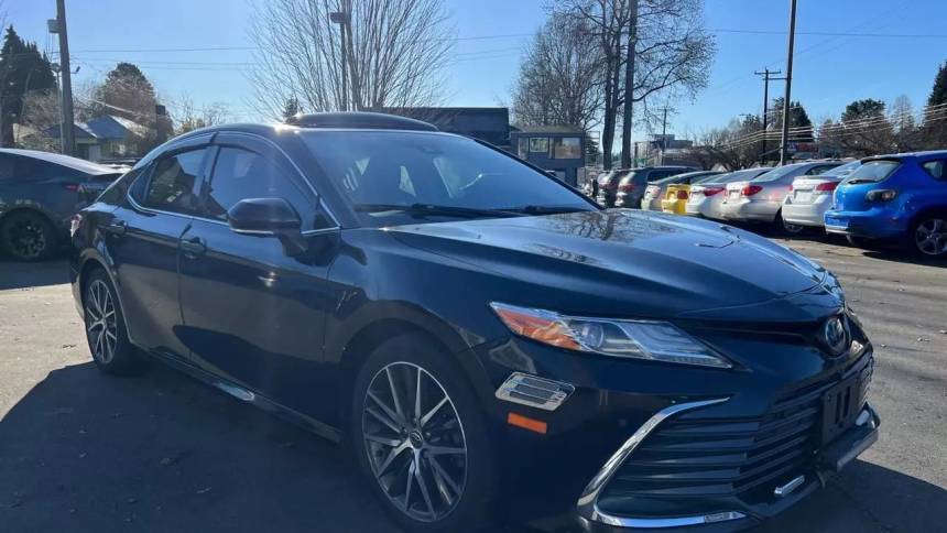 2022 Toyota Camry Hybrid XLE — Sedan — 210,000 mi — Seattle, WA