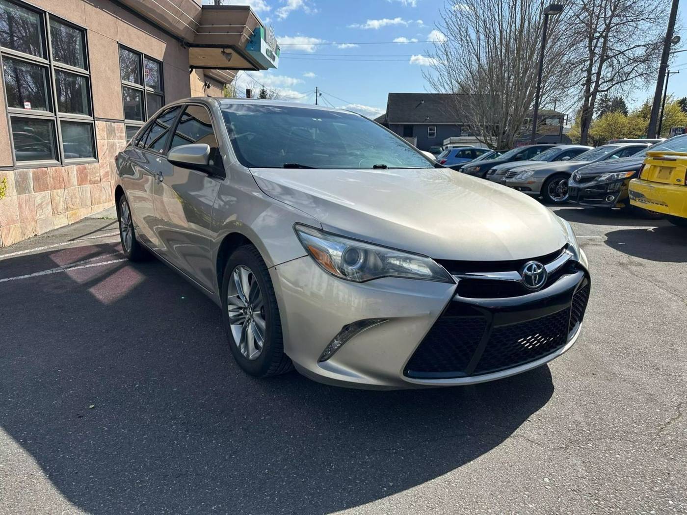 2016 Toyota Camry LE — Sedan — 137,000 mi — Seattle, WA