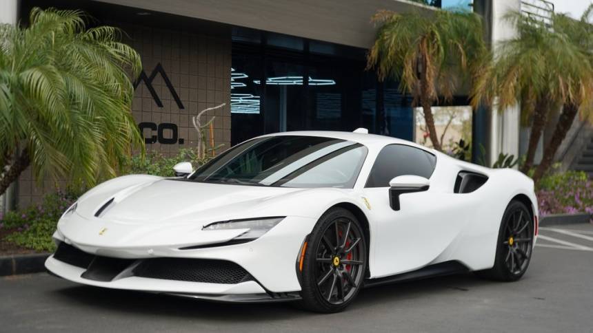 2023 Ferrari SF90 Stradale Base