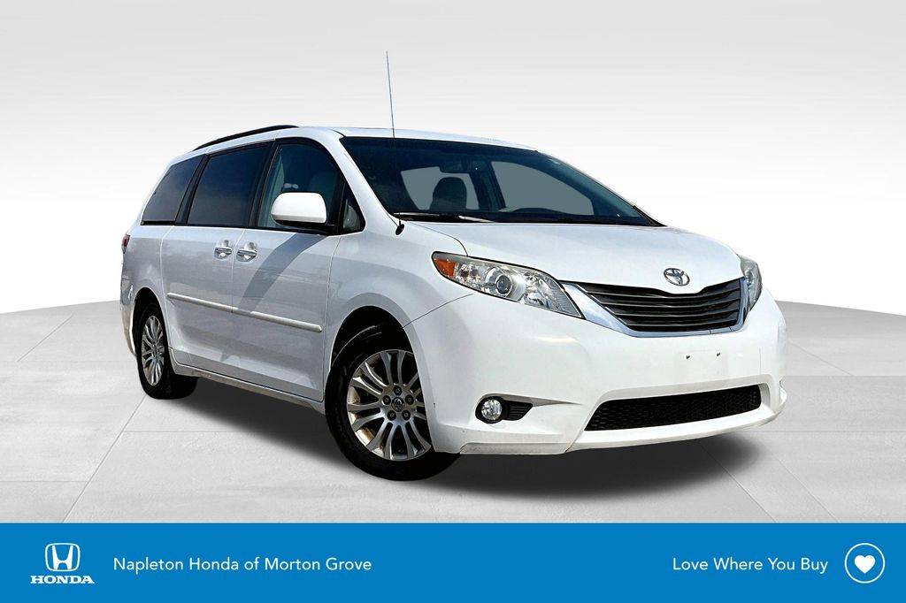 2013 Toyota Sienna XLE — Minivan — 101,407 mi — Morton Grove, IL