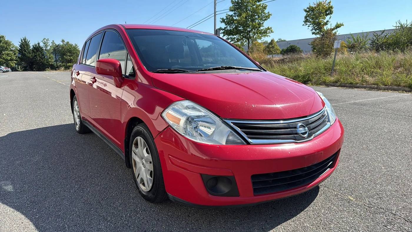 2011 Nissan Versa 1.8 S — Hatchback — 174,462 mi — Chantilly, VA