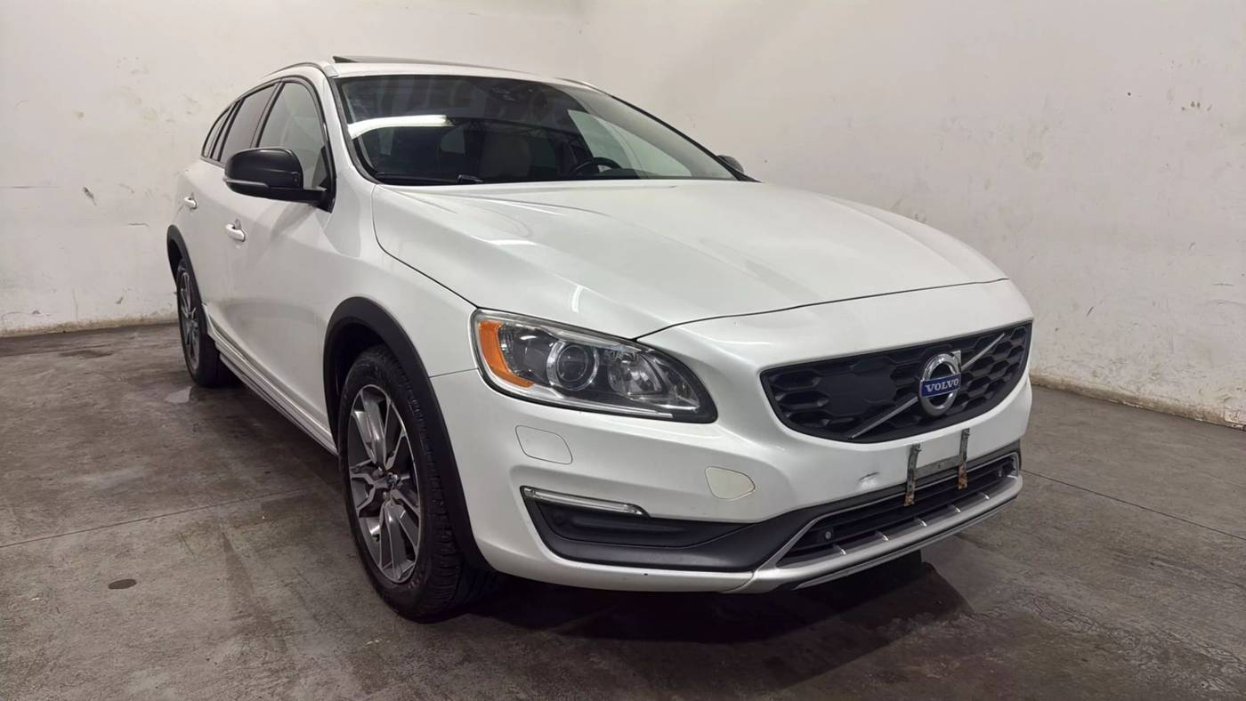 2015 Volvo V60 Cross Country T5 Platinum — Wagon — 152,126 mi — Chantilly, VA